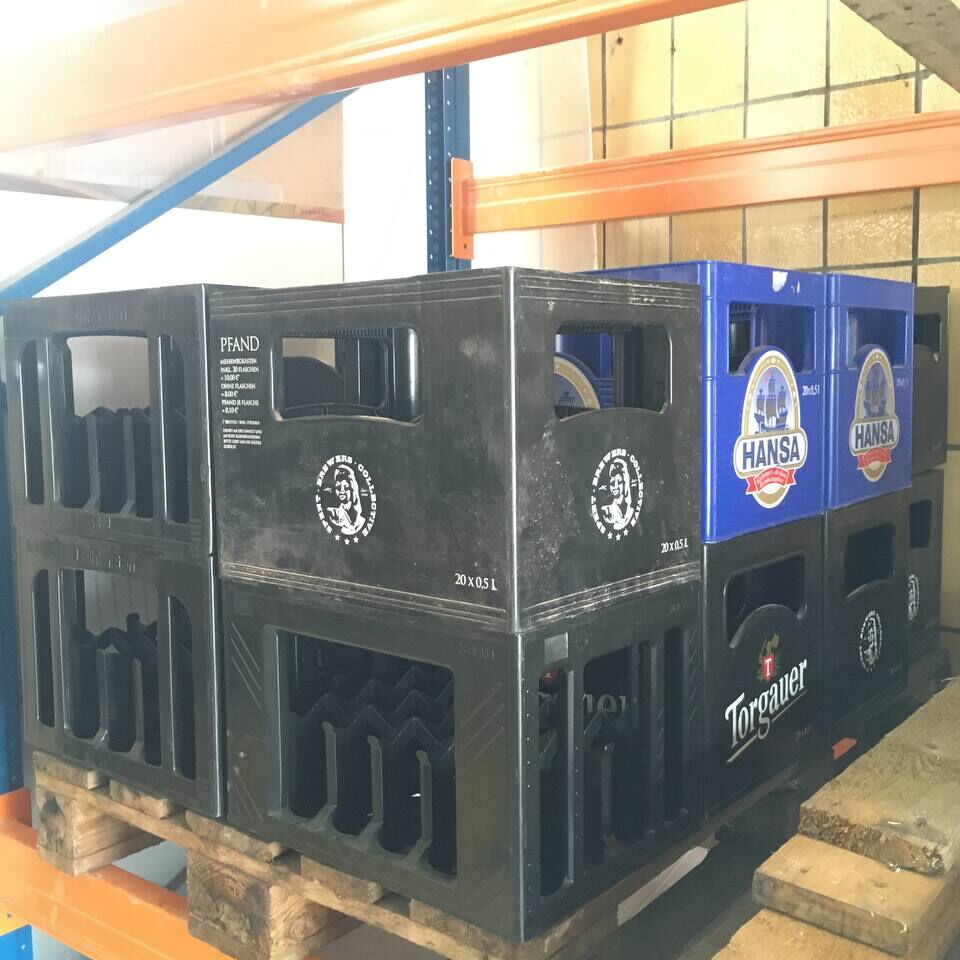 leere Bierkästen