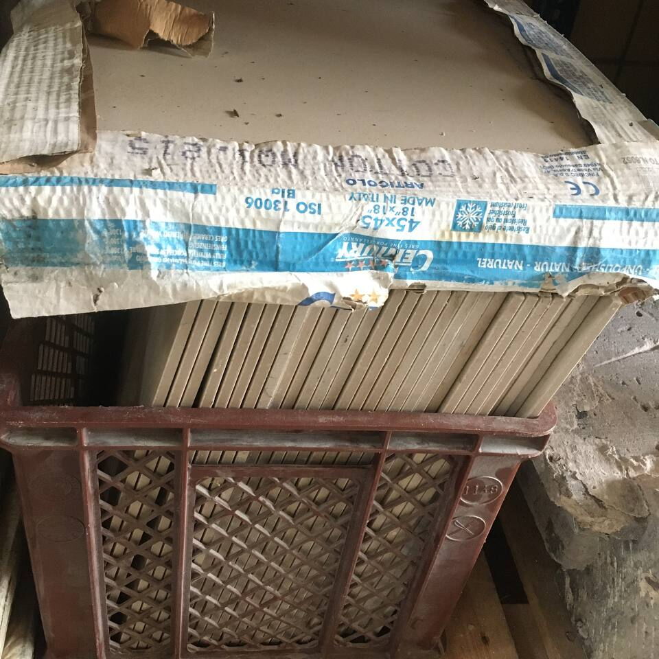 Steinzeug bzw. Bodenfliesen